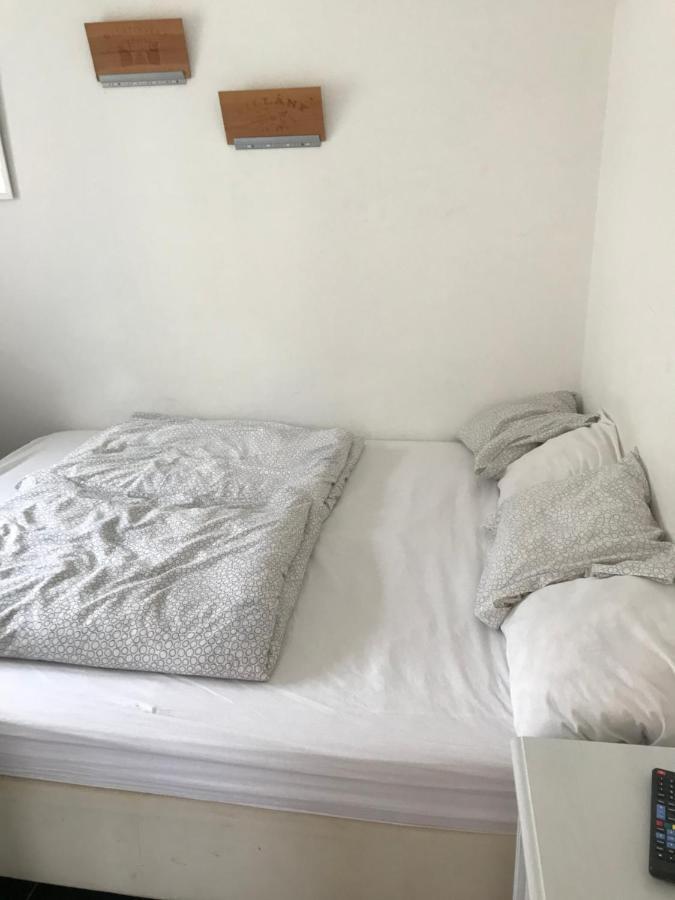 Kerti Franciaagyas Apartman Vac Exterior photo